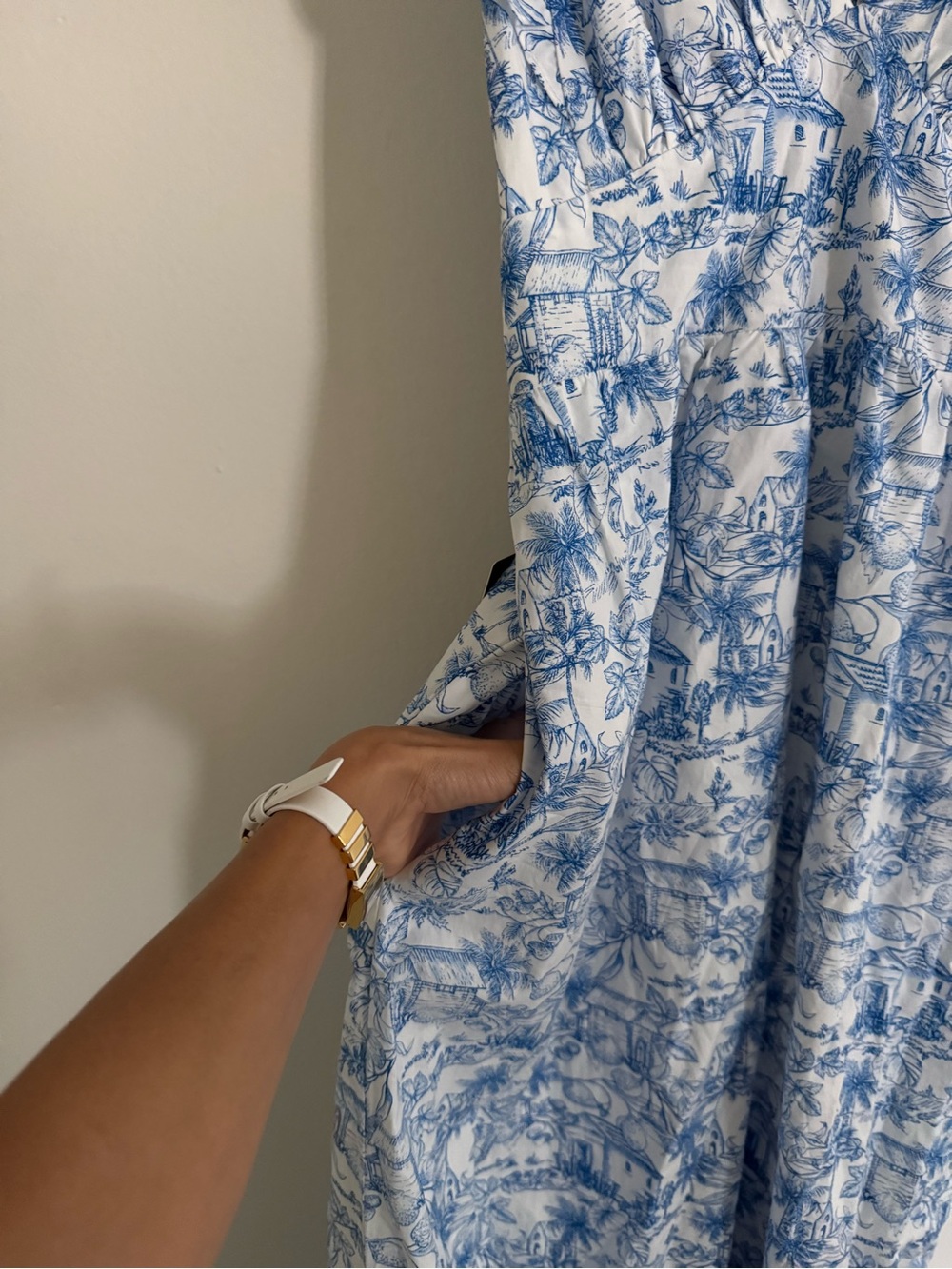 Blue Printed V‑Neck Maxi Dress - Picture 6 of 10
